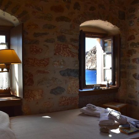 Pyrgoi Theodorakaki: O Gerolimenas Hotell Rum bild