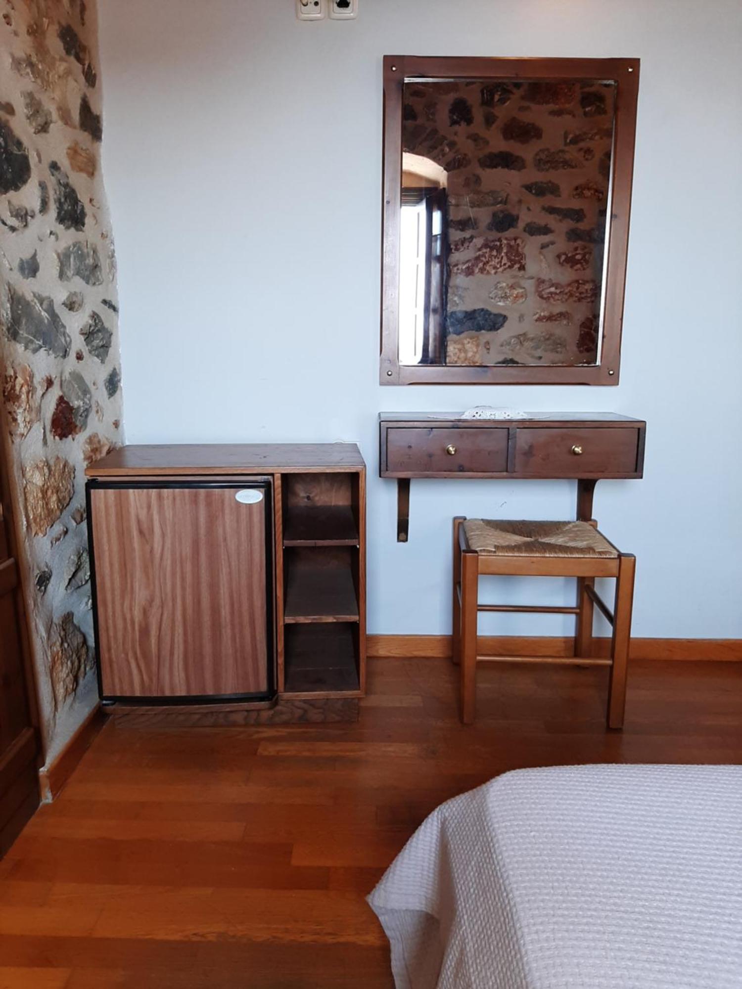 Pyrgoi Theodorakaki: O Gerolimenas Hotell Rum bild