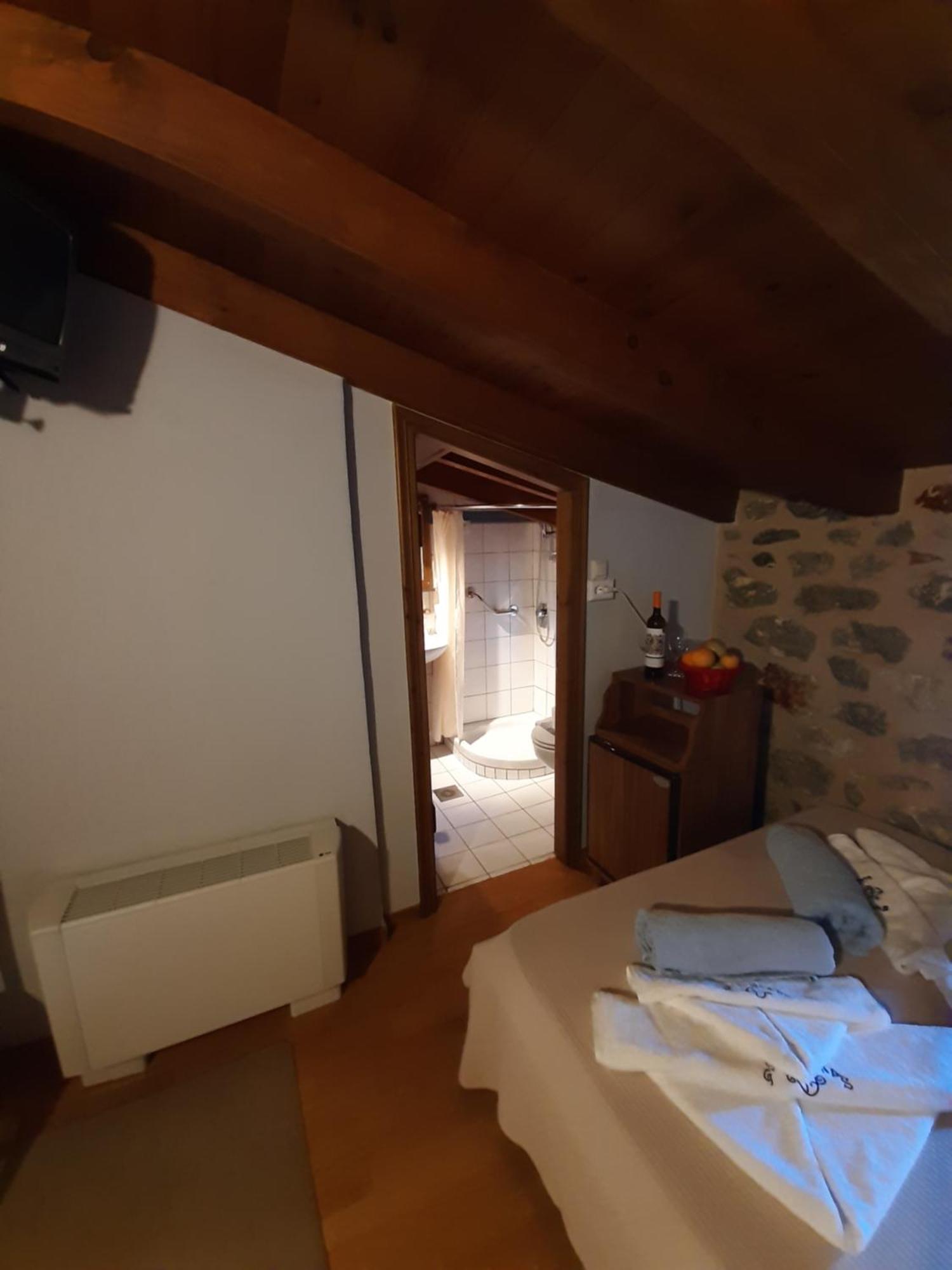 Pyrgoi Theodorakaki: O Gerolimenas Hotell Rum bild