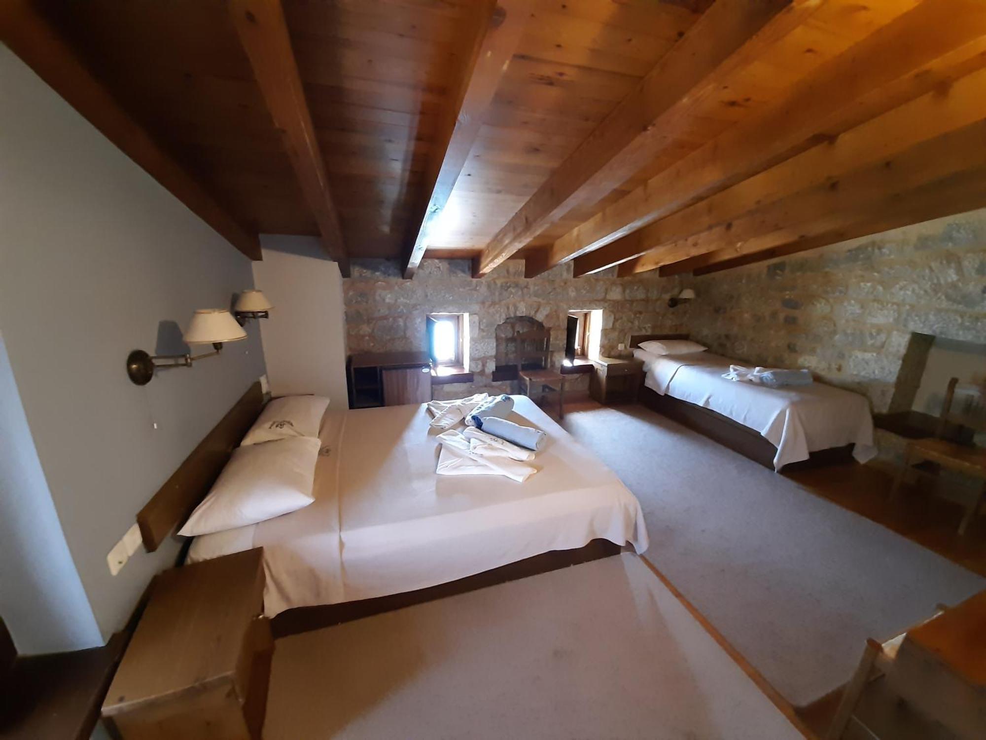 Pyrgoi Theodorakaki: O Gerolimenas Hotell Rum bild