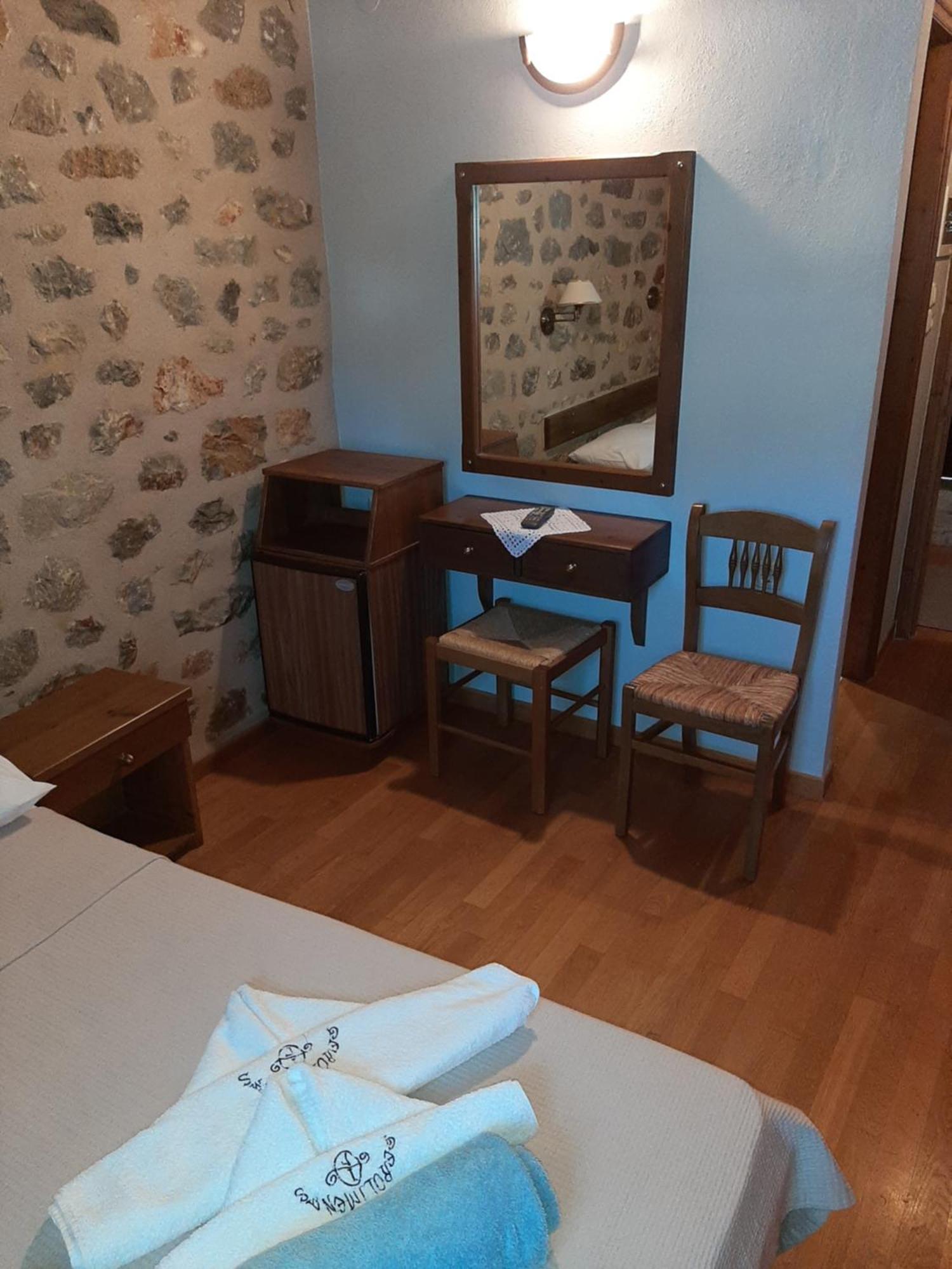 Pyrgoi Theodorakaki: O Gerolimenas Hotell Rum bild
