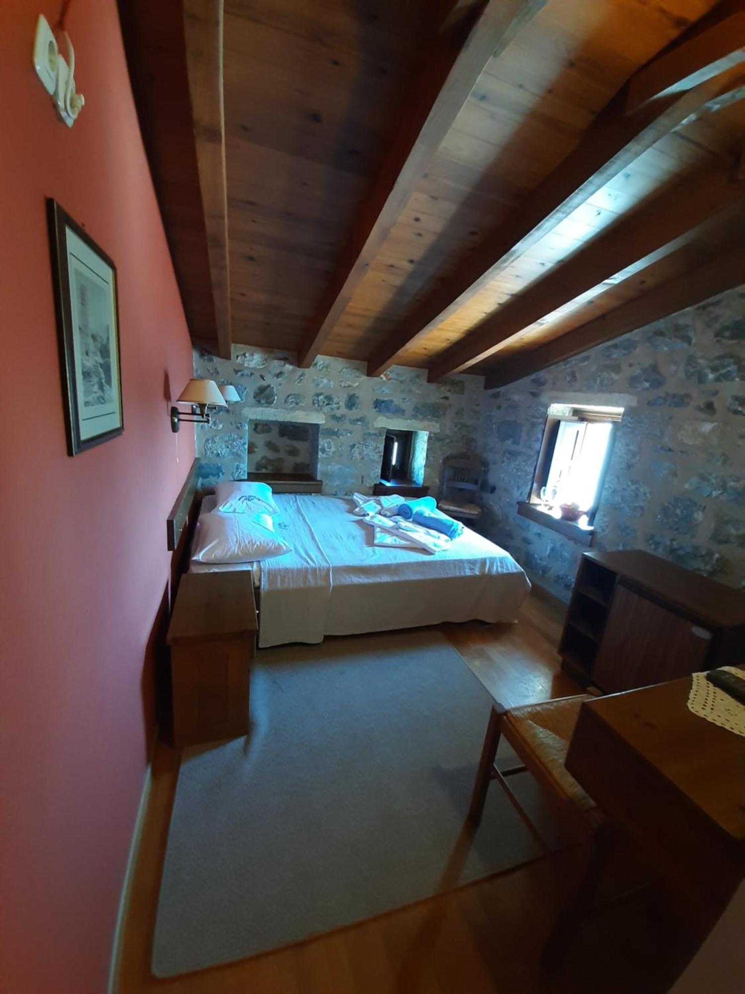 Pyrgoi Theodorakaki: O Gerolimenas Hotell Rum bild