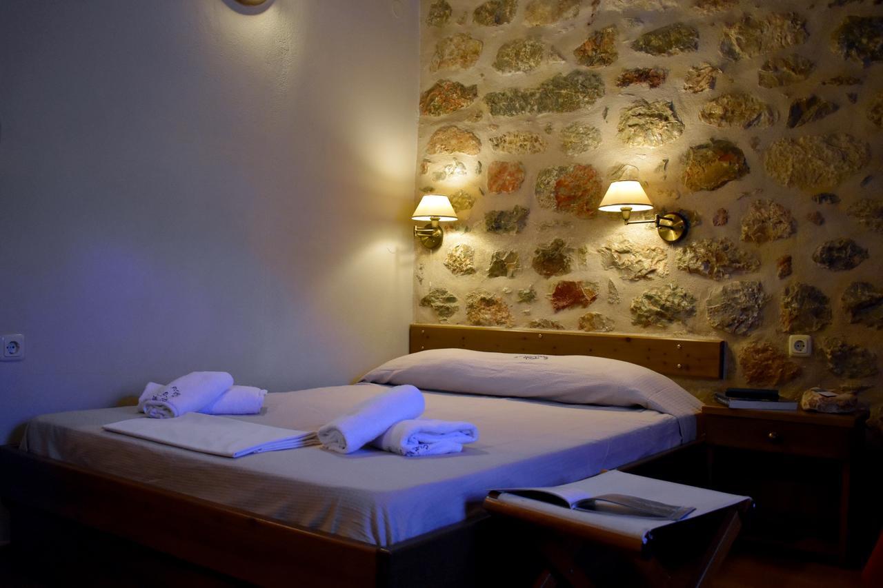 Pyrgoi Theodorakaki: O Gerolimenas Hotell Rum bild