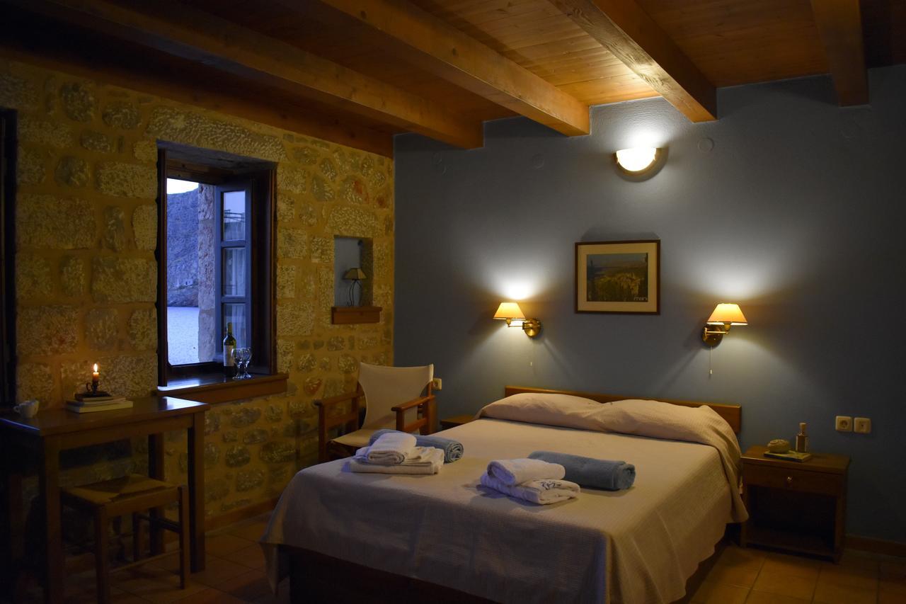 Pyrgoi Theodorakaki: O Gerolimenas Hotell Exteriör bild